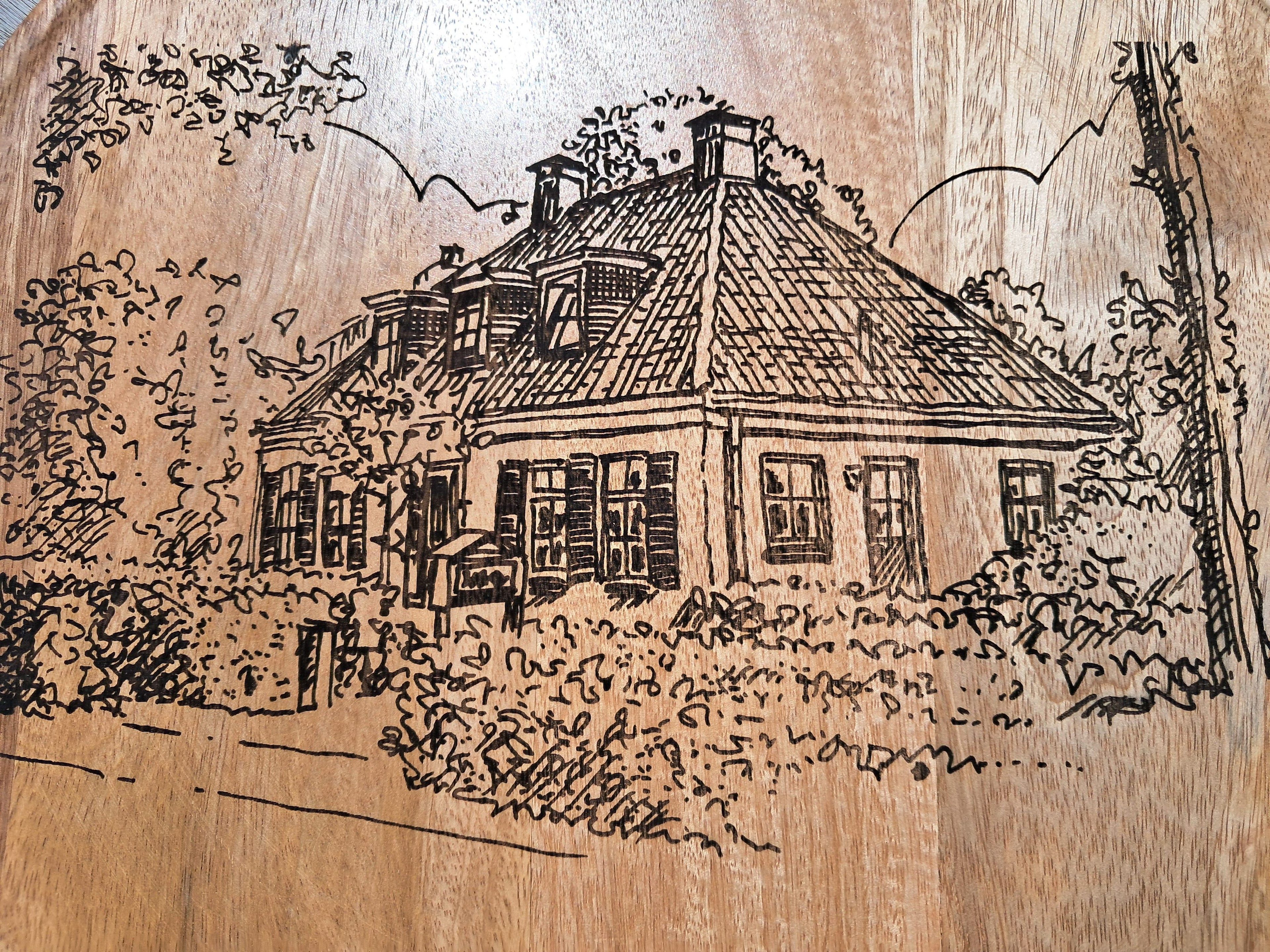 Ronde Houten Serveerplank, gegrafeerd met persoonlijke tekening