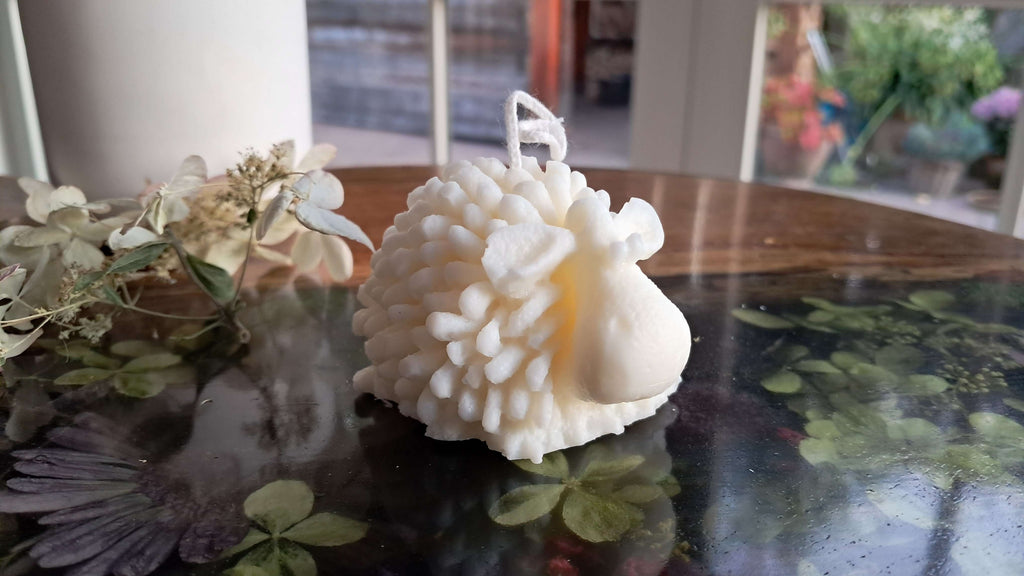 Kaars Olijk Schaap, unieke schaapvormige kaars met geur voor gezellige sfeer in huis.