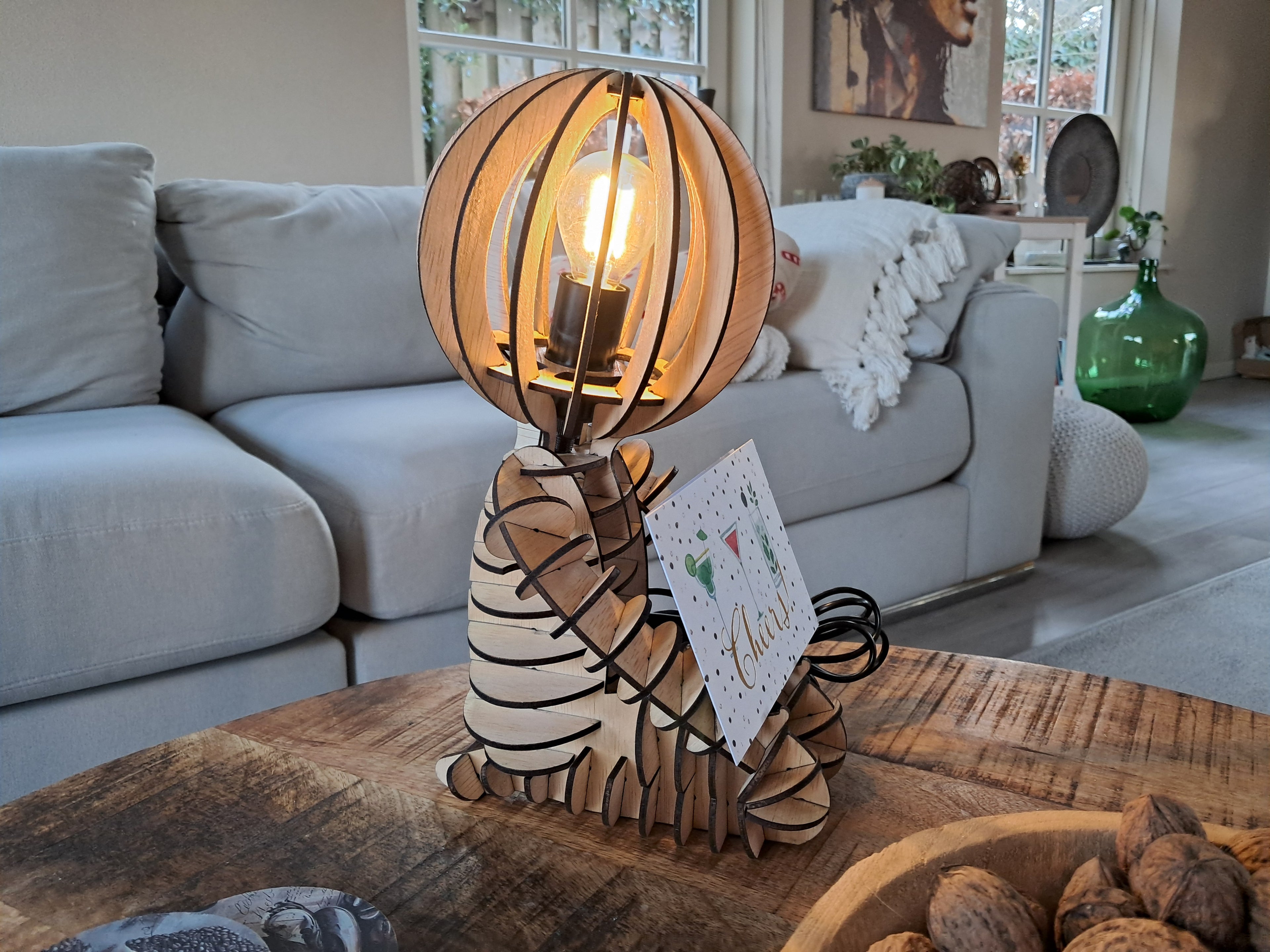 Tafellamp zittende figuur telefoonhouder