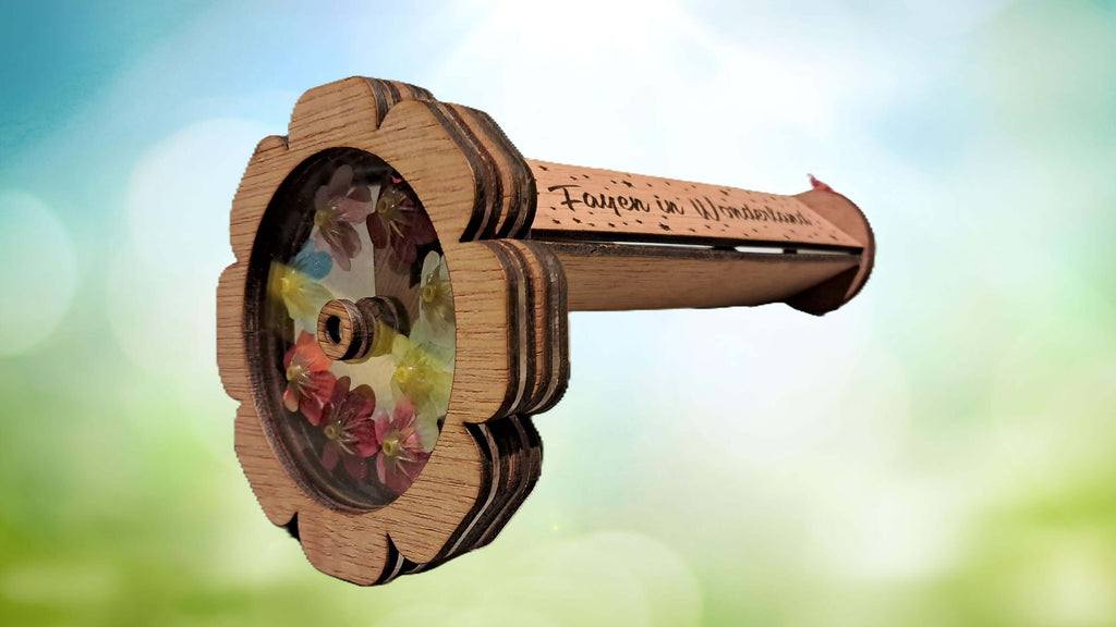 Leuke houten kaleidoscoop met bloemen, perfecte verrassing voor kinderen en volwassenen.