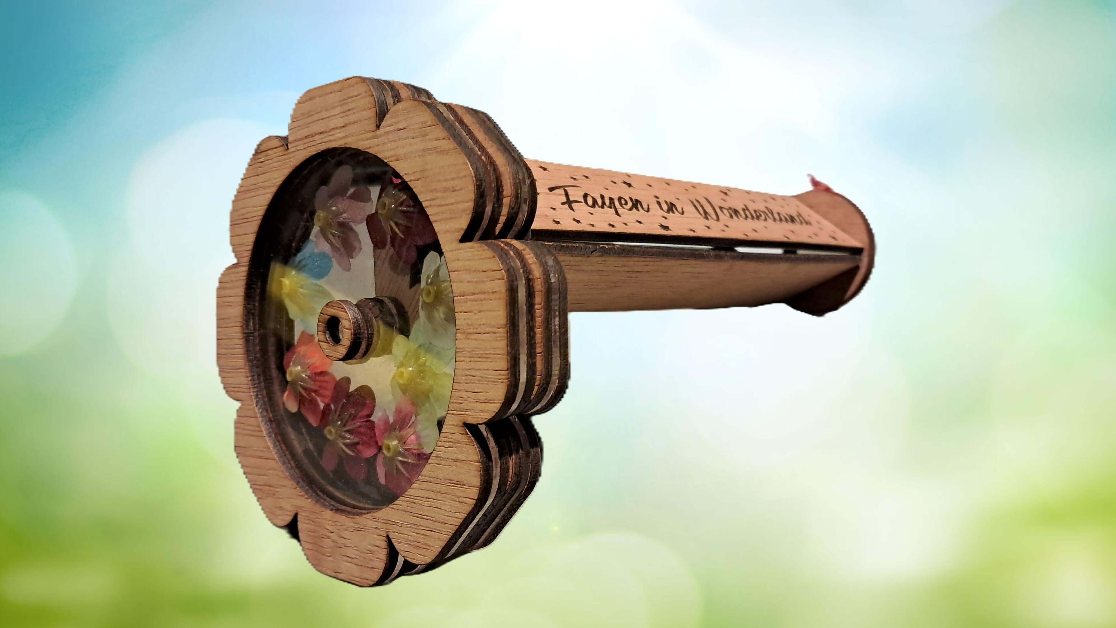 Leuke houten kaleidoscoop met bloemen, perfecte verrassing voor kinderen en volwassenen.